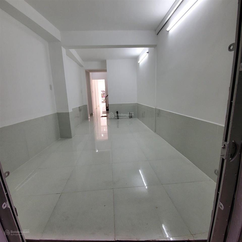 Cần bán gấp 2 căn nhà 14pn q10 mặt tiền hùng vương