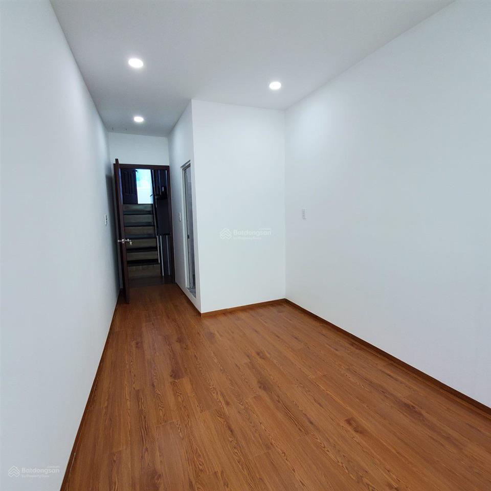 Cần bán gấp 2 căn nhà 14pn q10 mặt tiền hùng vương