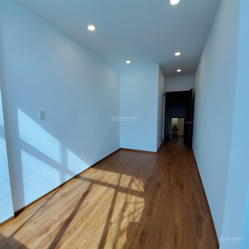 Cần bán gấp 2 căn nhà 14pn q10 mặt tiền hùng vương