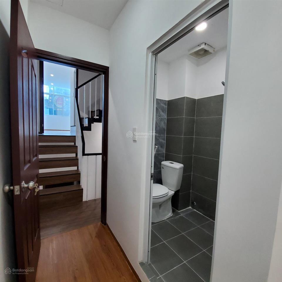 Cần bán gấp 2 căn nhà 14pn q10 mặt tiền hùng vương