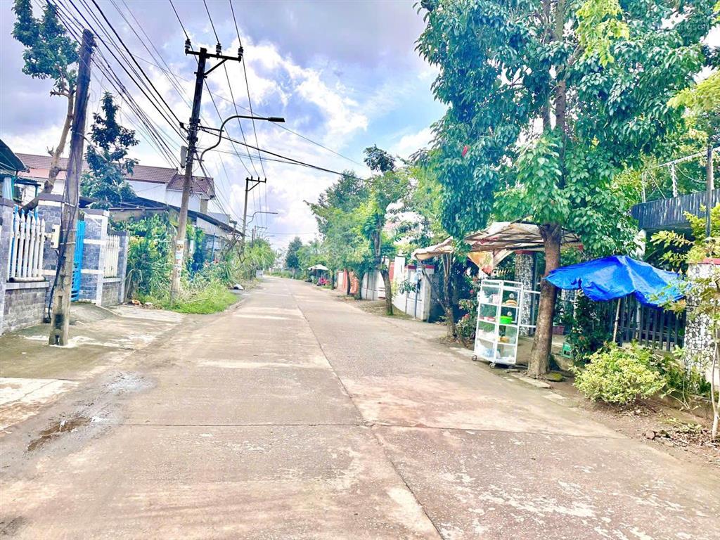 Bán nhanh lô đất dt 186m2 ngay sau chợ lạc thành đông, điện bàn tây. sau chợ đi vào khoảng 800m