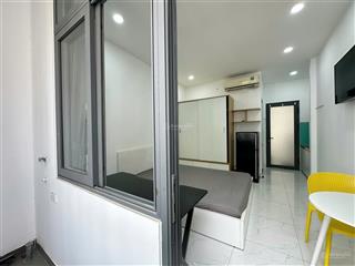 Căn hộ bancol đón sáng tự nhiên/ thang máy, cho nuôi pet, free xe, yên tĩnh  gần bờ kè hoàng sa q3