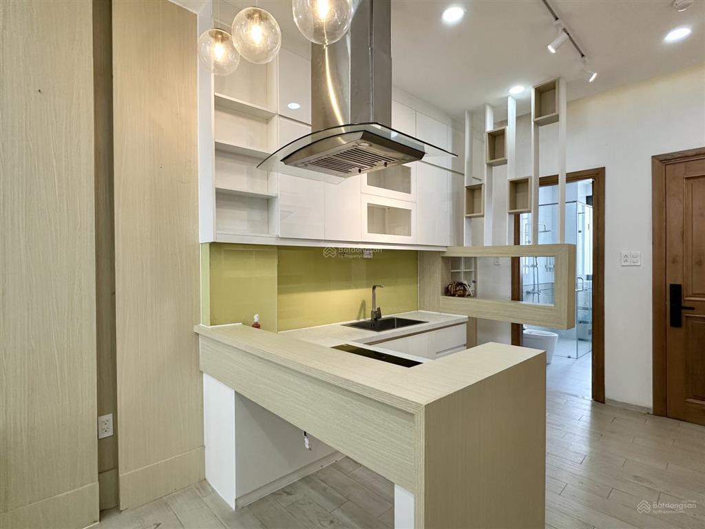 Cho thuê 1pn bancol tách bếp 60m2 | gần bờ kè trường sa q3, khu bếp lớn, cho nuôi pet, trống sẵn