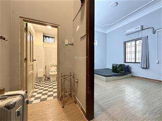 Cho thuê căn hộ studio 30m2 cửa sổ| gần cv lê thị riêng & vx dân chủ q3, cho nuôi pet, free xe