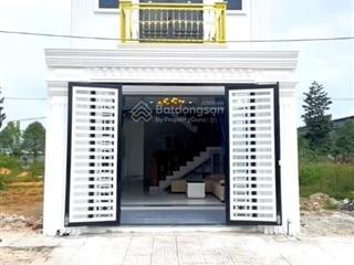Bán căn nhà ngay vòng xoay kim hằng tân uyên mới xây