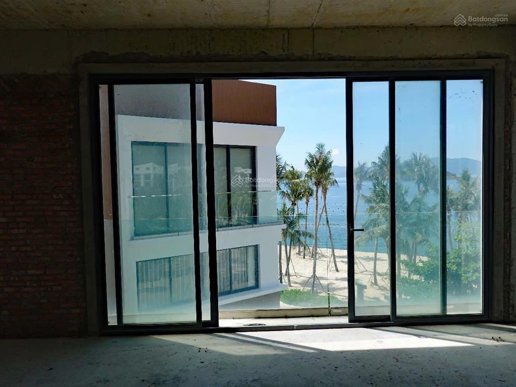 Bán shop nhà phố libera nha trang vị trí hoa hậu, view trực diện biển trước sau