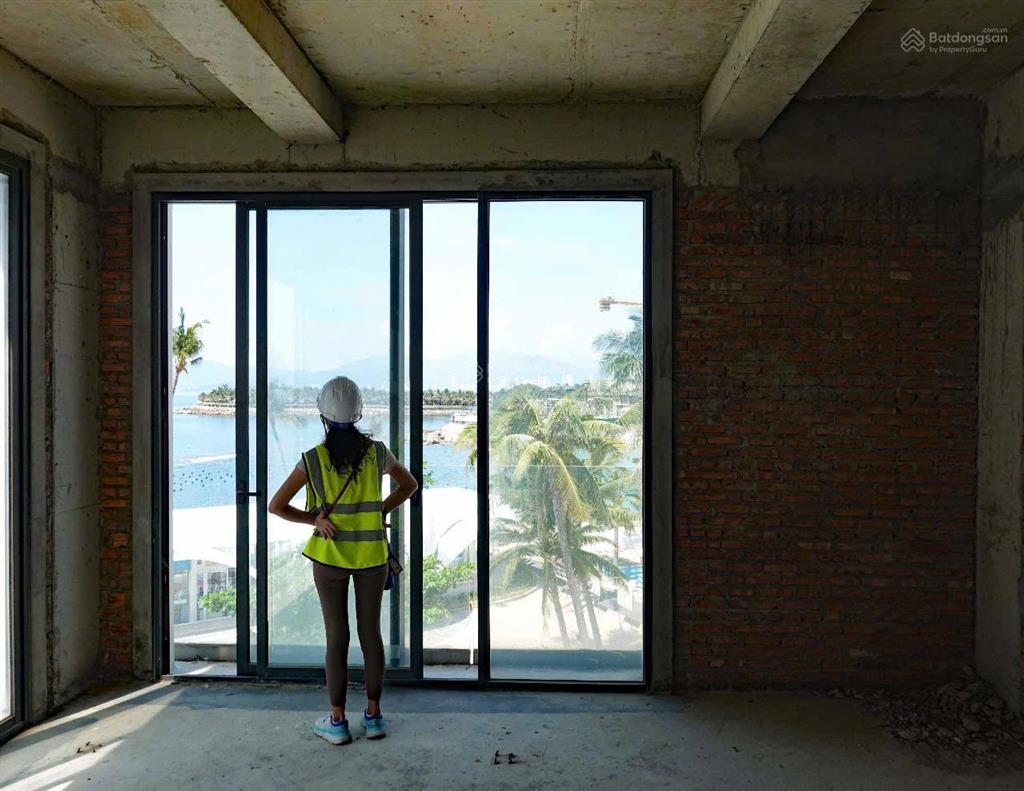 Bán shop nhà phố libera nha trang vị trí hoa hậu, view trực diện biển trước sau