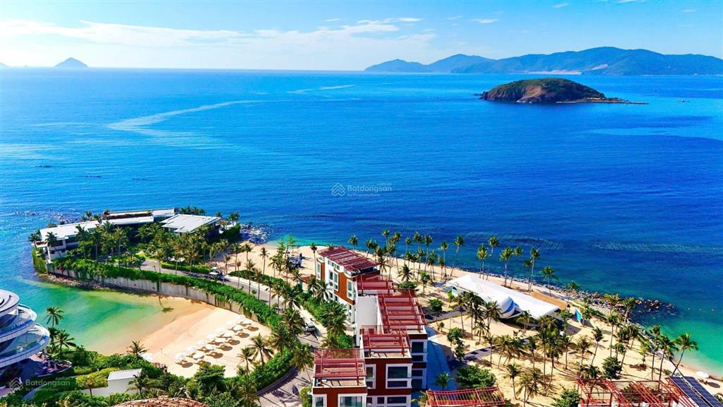 Bán shop nhà phố libera nha trang vị trí hoa hậu, view trực diện biển trước sau