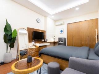 Studio 30m2 cửa sổ thoáng mát  thang máy nội thất cao cấp đường trần hưng đạo quận 1
