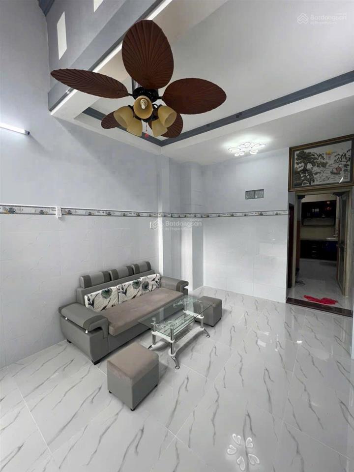 Cho thuê nhà mt kinh doanh lạc long quân, p.3, q.11(có lề 2m)  giá 18 triệu/tháng.