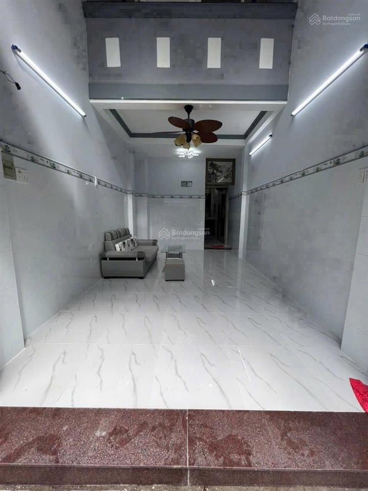 Cho thuê nhà mt kinh doanh lạc long quân, p.3, q.11(có lề 2m)  giá 18 triệu/tháng.