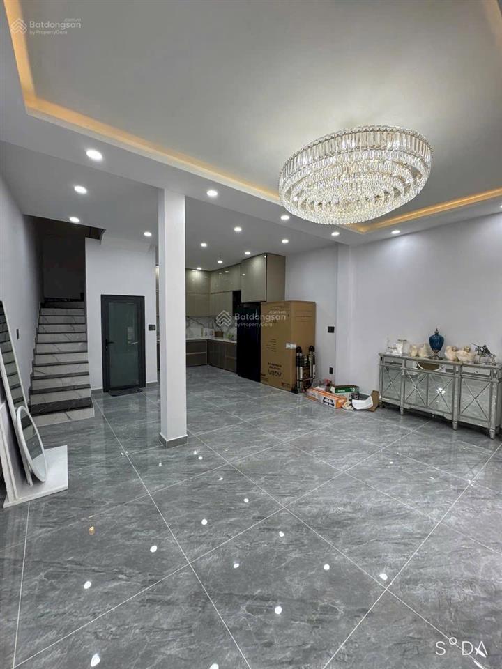 Nhà đẹp hiếm ngang trên 5m hẻm xe hơi khu hồng bàng, q.11