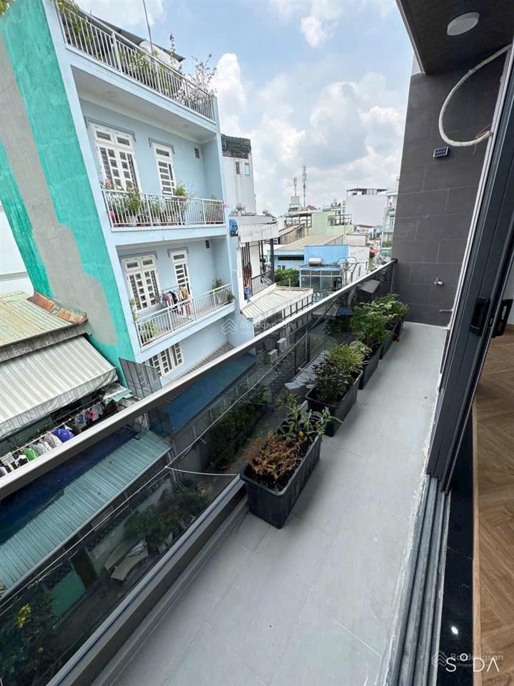 Nhà đẹp hiếm ngang trên 5m hẻm xe hơi khu hồng bàng, q.11