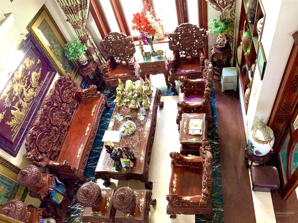 Bán biệt thự 6tầng+ hầm 7 phòng full nội thất gỗ , thang máy. trung tâm q11