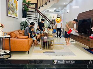 Nhượng lại căn lk60m2 khu b geleximco, nhà xây full 60m2, làm bancon trước sau. để toàn bộ nội thất