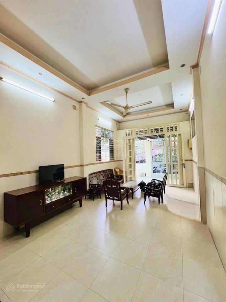 Phố ẩm thực q6, ngay chợ phú lâm  lô góc ngang lớn 6,5m * 18m  nhà 3 tầng kiên cố, 6pn  khu p