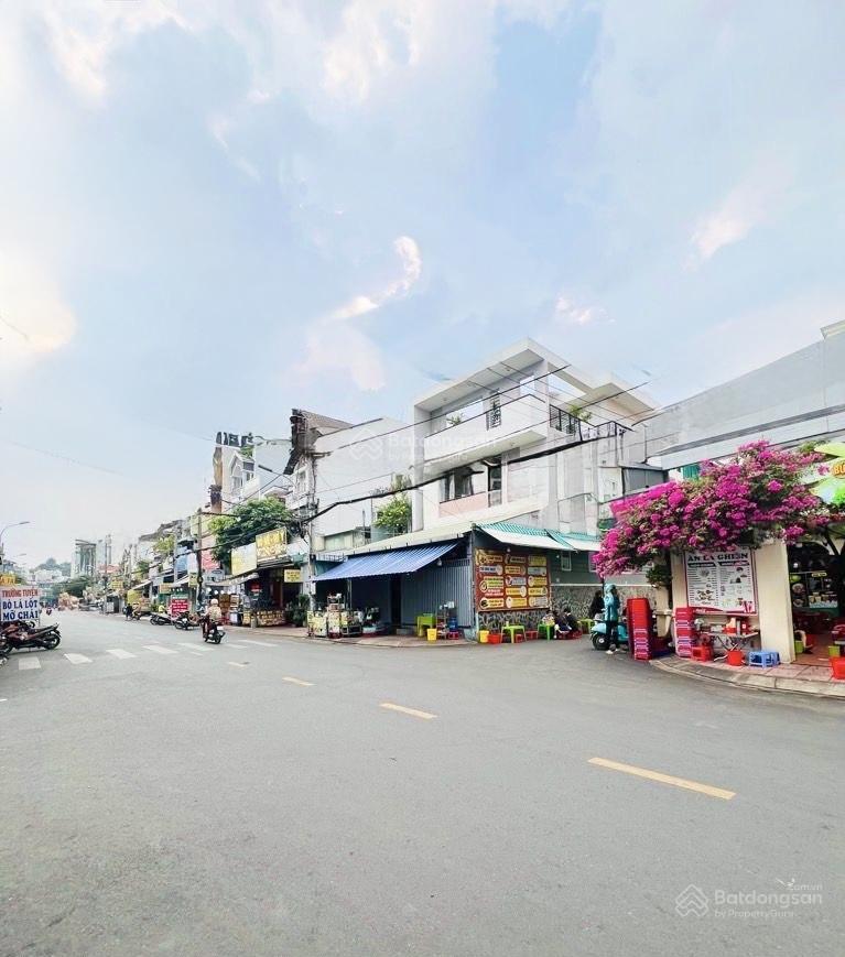 Phố ẩm thực q6, ngay chợ phú lâm  lô góc ngang lớn 6,5m * 18m  nhà 3 tầng kiên cố, 6pn  khu p