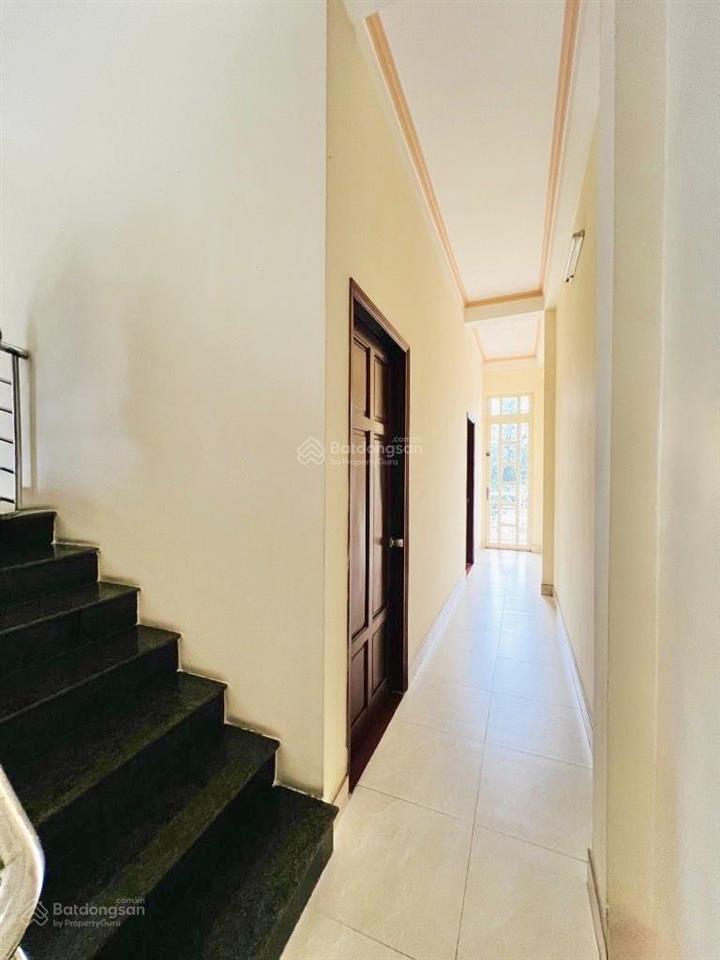 Phố ẩm thực q6, ngay chợ phú lâm  lô góc ngang lớn 6,5m * 18m  nhà 3 tầng kiên cố, 6pn  khu p