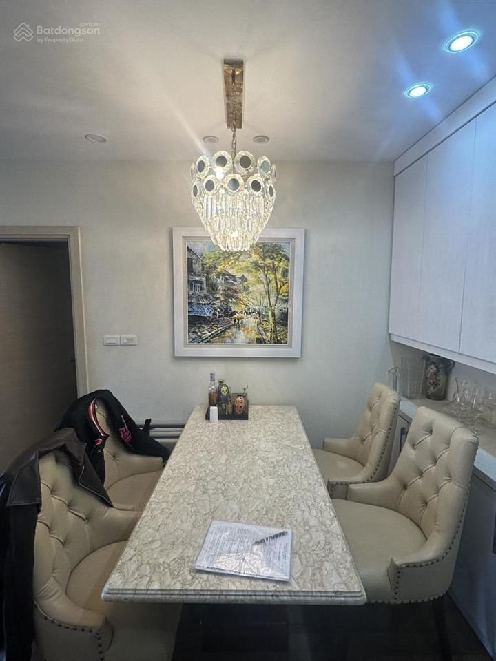 (tin thật 100%) ch 81m2 x 2pn có lốt ô tô tại b6 giảng võ  ban công đông nam  nội thất 600 triệu