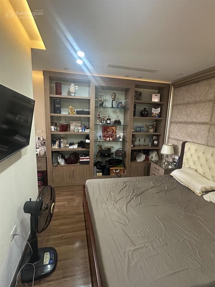 (tin thật 100%) ch 81m2 x 2pn có lốt ô tô tại b6 giảng võ  ban công đông nam  nội thất 600 triệu