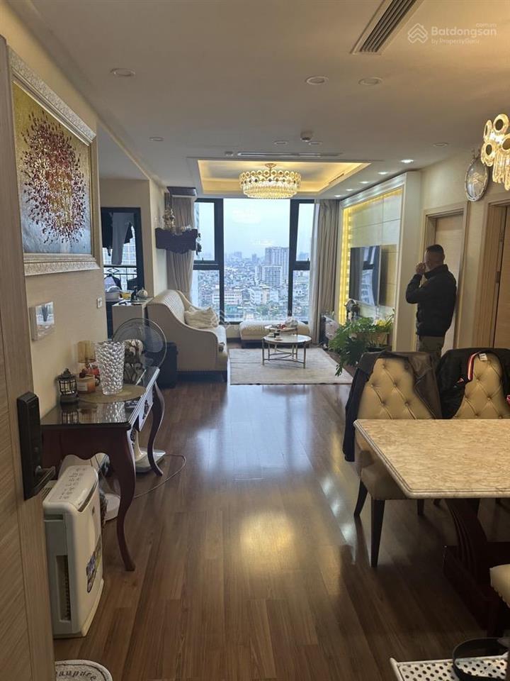 (tin thật 100%) ch 81m2 x 2pn có lốt ô tô tại b6 giảng võ  ban công đông nam  nội thất 600 triệu