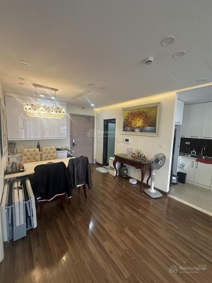 (tin thật 100%) ch 81m2 x 2pn có lốt ô tô tại b6 giảng võ  ban công đông nam  nội thất 600 triệu