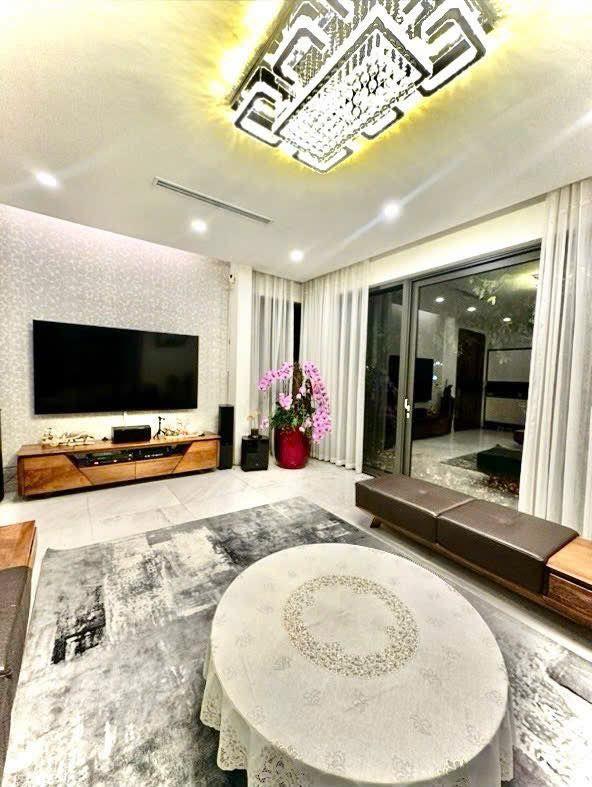 BIỆT THỰ VIEW SÔNG, LÔ GÓC 2 MẶT TIỀN – VINHOMES RIVERSIDE – ĐẲNG CẤP THƯỢNG LƯU