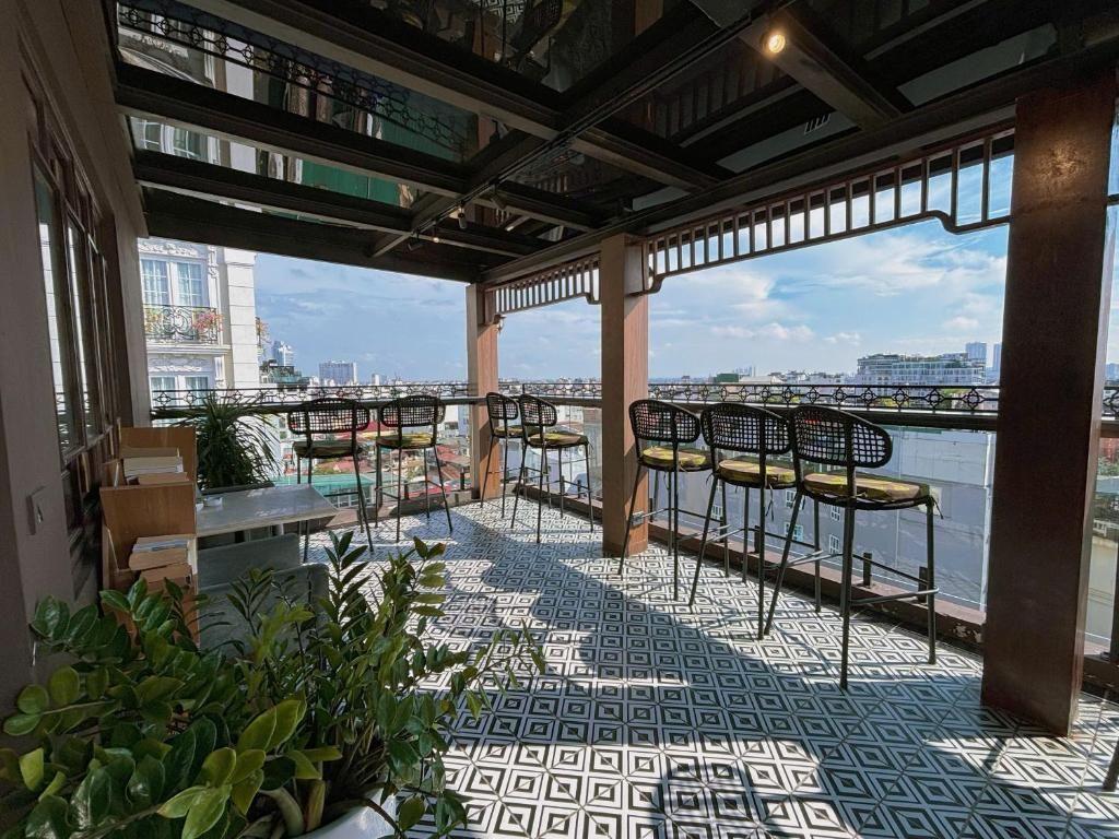 KHÁCH SẠN 12 TẦNG PHỐ CỔ – 2 PHÚT RA HỒ GƯƠM – DÒNG TIỀN GẦN 800 TRIỆU/THÁNG