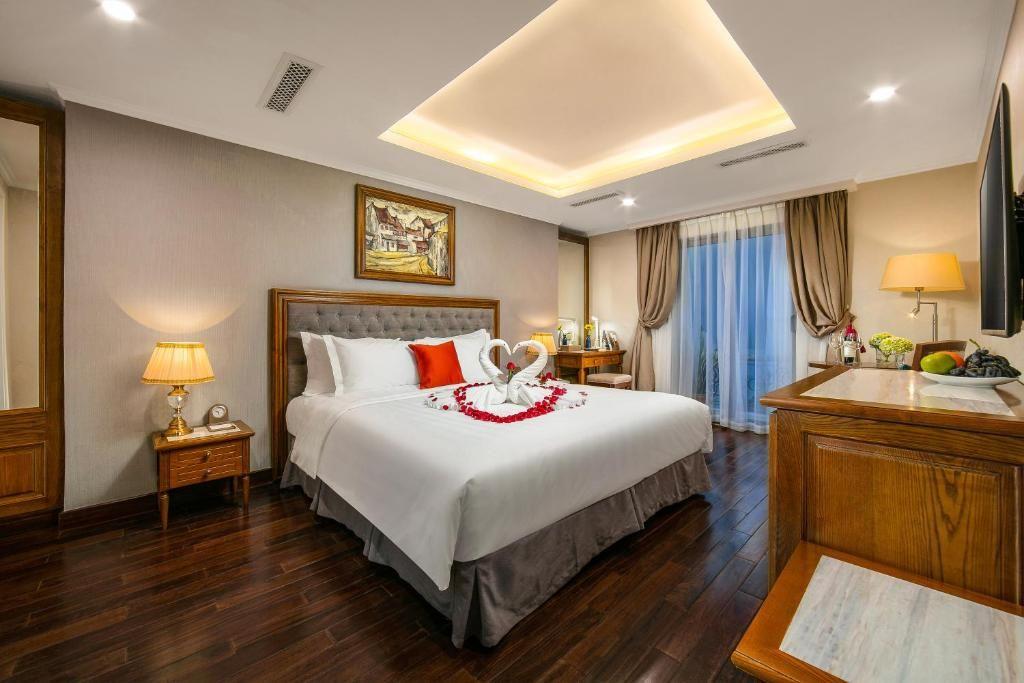 KHÁCH SẠN 12 TẦNG PHỐ CỔ – 2 PHÚT RA HỒ GƯƠM – DÒNG TIỀN GẦN 800 TRIỆU/THÁNG