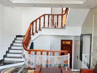 Bán nhà đẹp  đường thoại ngọc hầu, tân phú. dt 4,5x16met, có hầm + 4 tấm đẹp. giá cực tốt.