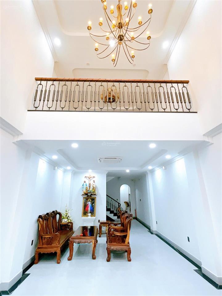 Bán nhà mặt tiền đường 20m  dt 4,5x14m  đúc 5,5 tấm thang máy, nội thất cao cấp, ngay tân hương