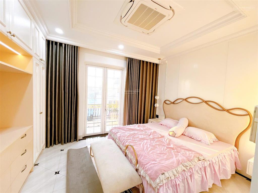 Bán nhà mặt tiền đường 20m  dt 4,5x14m  đúc 5,5 tấm thang máy, nội thất cao cấp, ngay tân hương