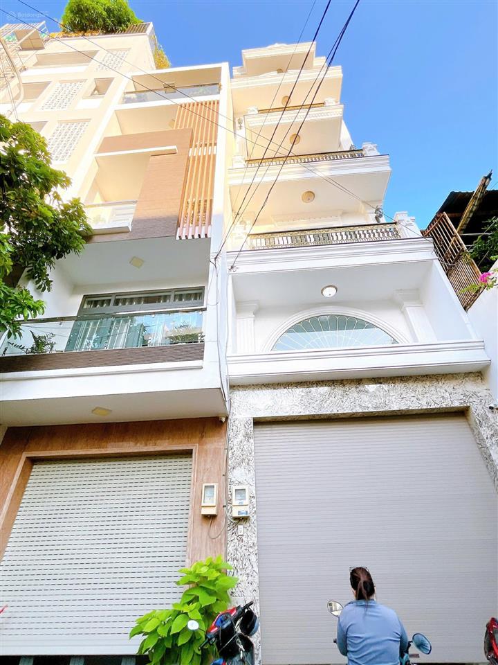 Bán nhà mặt tiền đường 20m  dt 4,5x14m  đúc 5,5 tấm thang máy, nội thất cao cấp, ngay tân hương