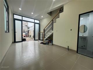 Cho thuê nhà nguyên căn 2 phòng ngủ 2wc rộng 70m2 ngay học viện cán bộ  quận bình thạnh