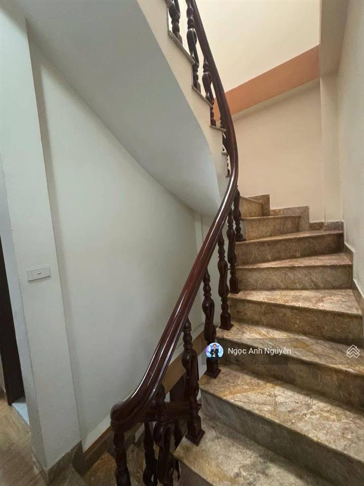 Bán nhà 5 tầng phân lô phố nguyễn chí thanh đống đa  39m2  ô tô lưu thông, kinh doanh tấp nập