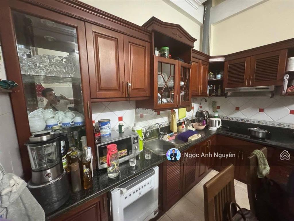 Bán nhà 5 tầng phân lô phố nguyễn chí thanh đống đa  39m2  ô tô lưu thông, kinh doanh tấp nập