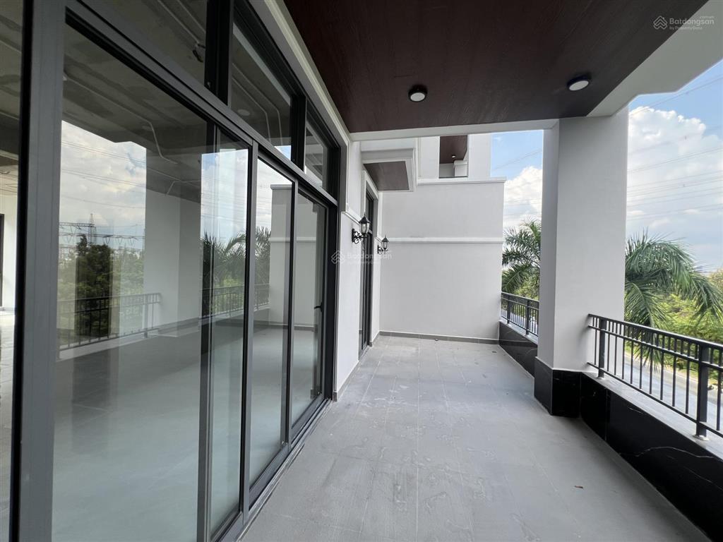 Chính chủ cho thuê shophouse gs metrocity, mặt tiền nguyễn hữu thọ, giá chỉ 10 triệu