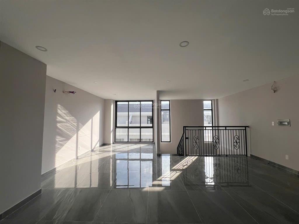 Chính chủ cho thuê shophouse gs metrocity, mặt tiền nguyễn hữu thọ, giá chỉ 10 triệu