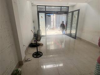 Xe tải quay đầu  xe hơi ngủ nhà! bán căn phan văn trị (4x10m)  5 tầng. cách mt phạm văn đồng 50m.
