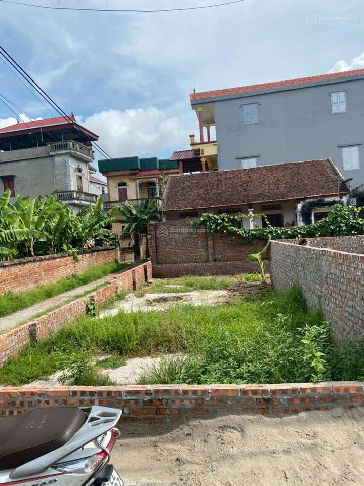 Bán lô góc mặt hồ đường ô tô tránh nhau lệ chi gia lâm. vị trí đẹp 51m2, sổ chính chủ