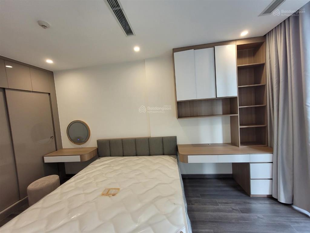 Nội thất sang trọng, cạnh nhà để xe  2pn 2wc diện tích rộng tại tonkin vinhomes smart 0365 811 ***
