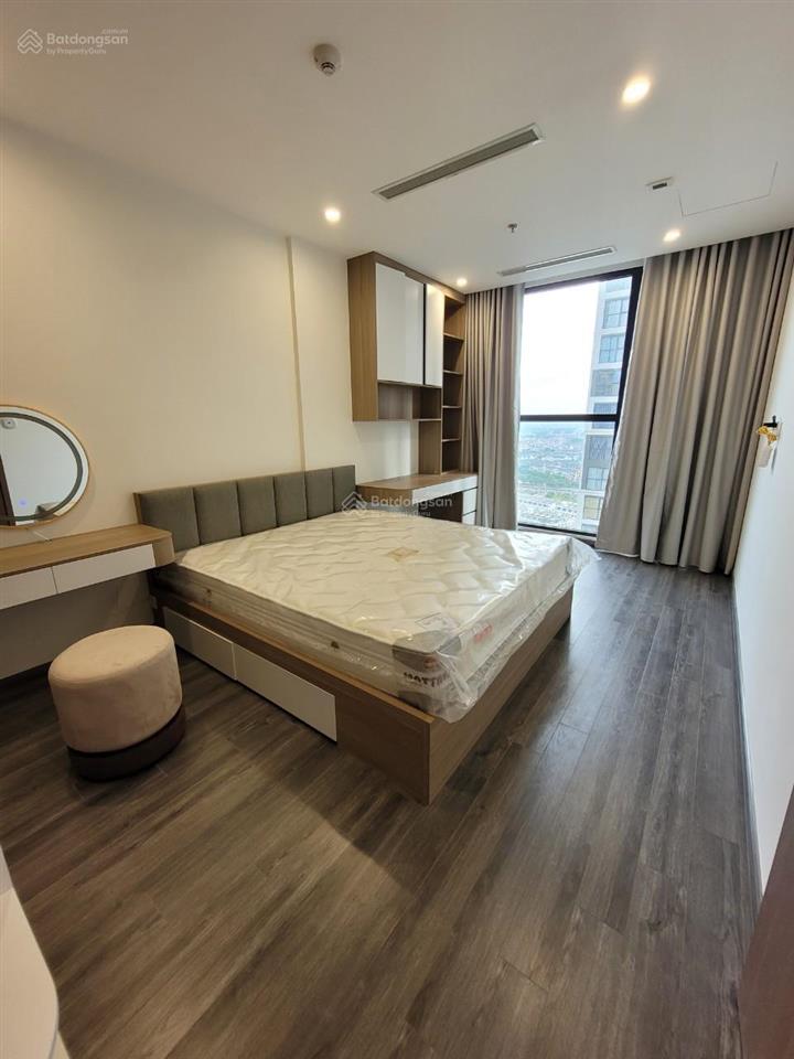 Nội thất sang trọng, cạnh nhà để xe  2pn 2wc diện tích rộng tại tonkin vinhomes smart 0365 811 ***
