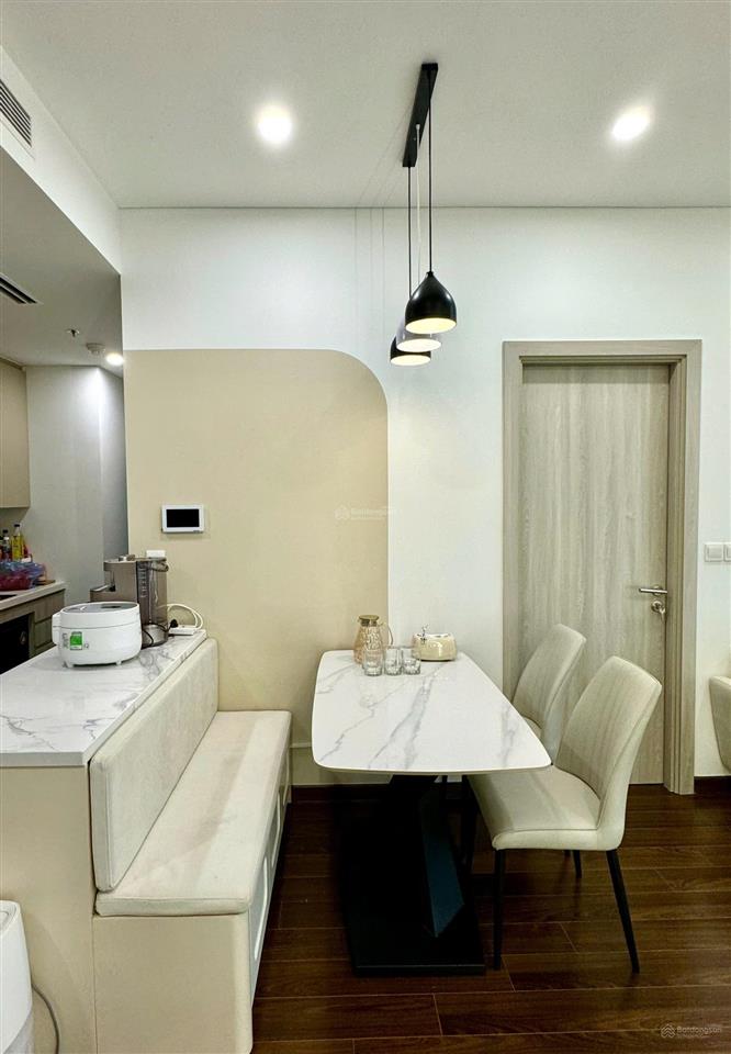 Căn hộ 2pn 2wc cho thuê tone sáng, view thoáng, nội thất luxury tại masteri smart city 0365 811 ***