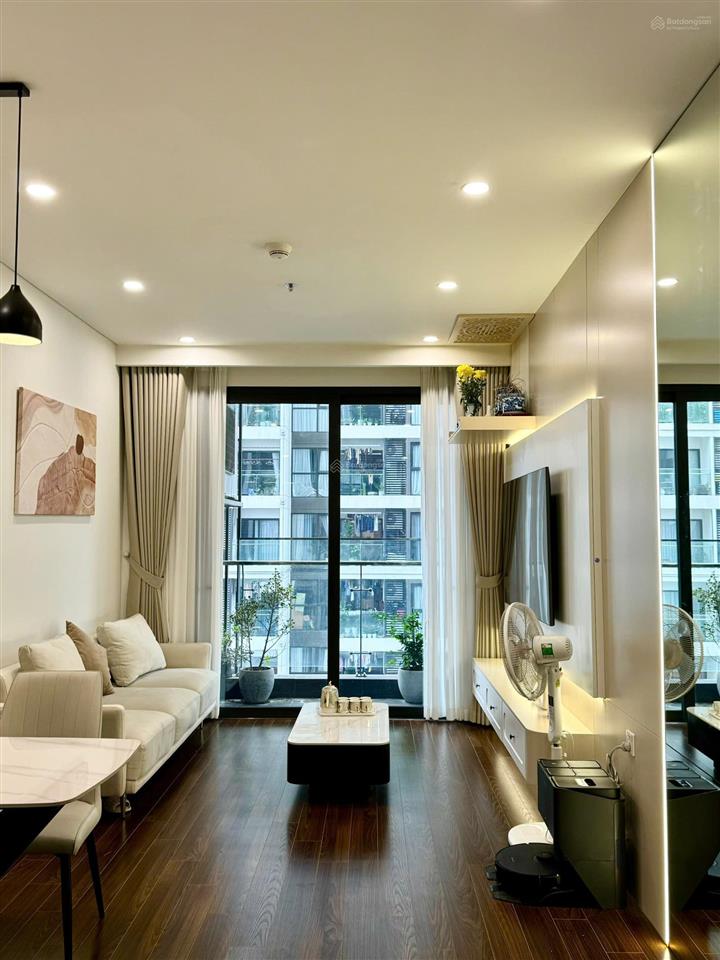 Căn hộ 2pn 2wc cho thuê tone sáng, view thoáng, nội thất luxury tại masteri smart city 0365 811 ***