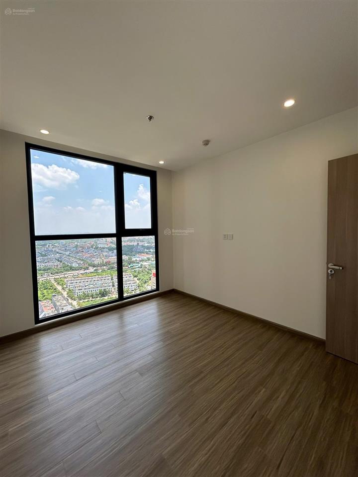 Chính chủ cho thuê căn hộ 2pn + đồ cơ bản diện tích rộng, khu gần nhà gửi xe ô tô,  0365 811 ***