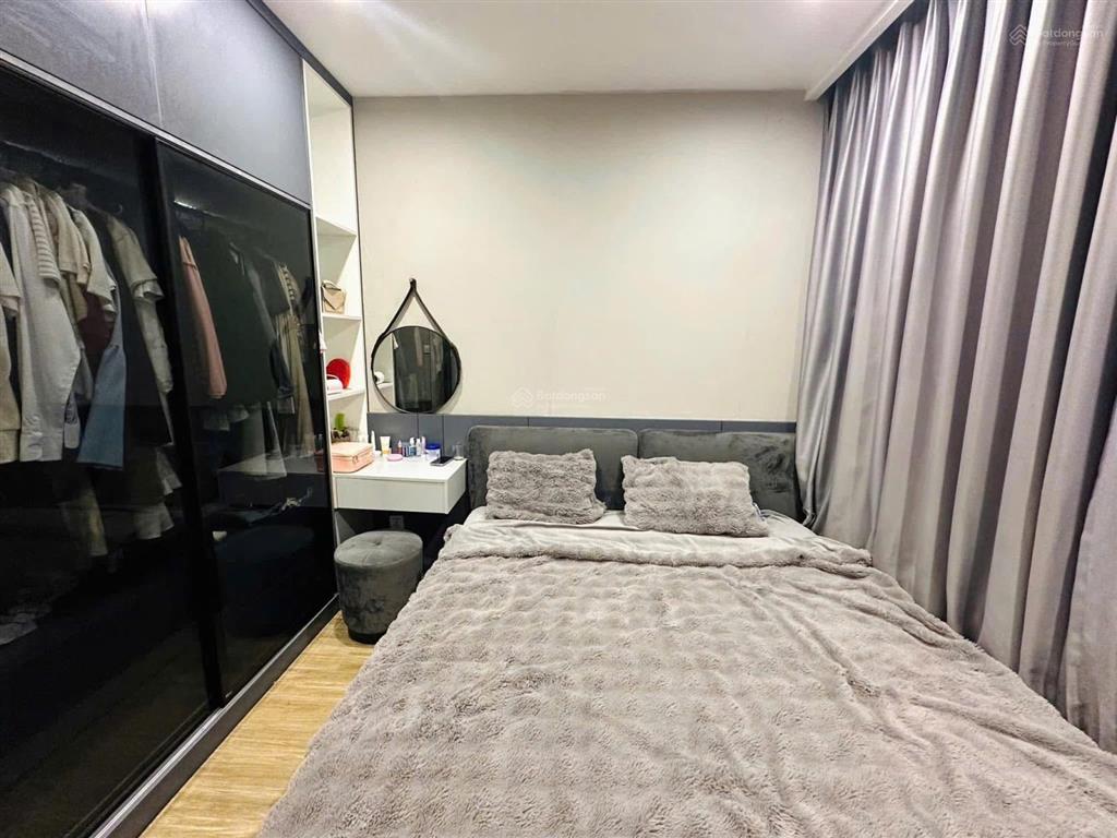 Nhà mới hoàn thiện nội thất, tôi cần cho thuê căn hộ 2pn 2wc view trực diện bể bơi,  0365 811 ***