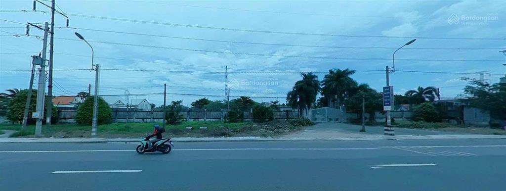 Cần bán mặt tiền ql1a, dt 80,2x190m, cn 15.200m2 (1.52ha), giá 180 tỷ tl 11tr/m2 mt