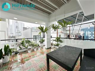 Cho thuê căn hộ penthosue 2pn 60m2 sân vườn full nt ngay toà nhà viettel vòng xoay dân chủ quận 3