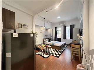 Cho thuê căn hộ như homestay 30m2 full nt balcon ngay mặt tiền đề thám gần bùi viện quận 1