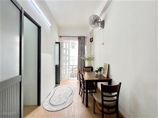 2pn giá rẻ! ngay dakao quận 1 có balcon full nội thất đối diện công viên lê văn tám quận 1